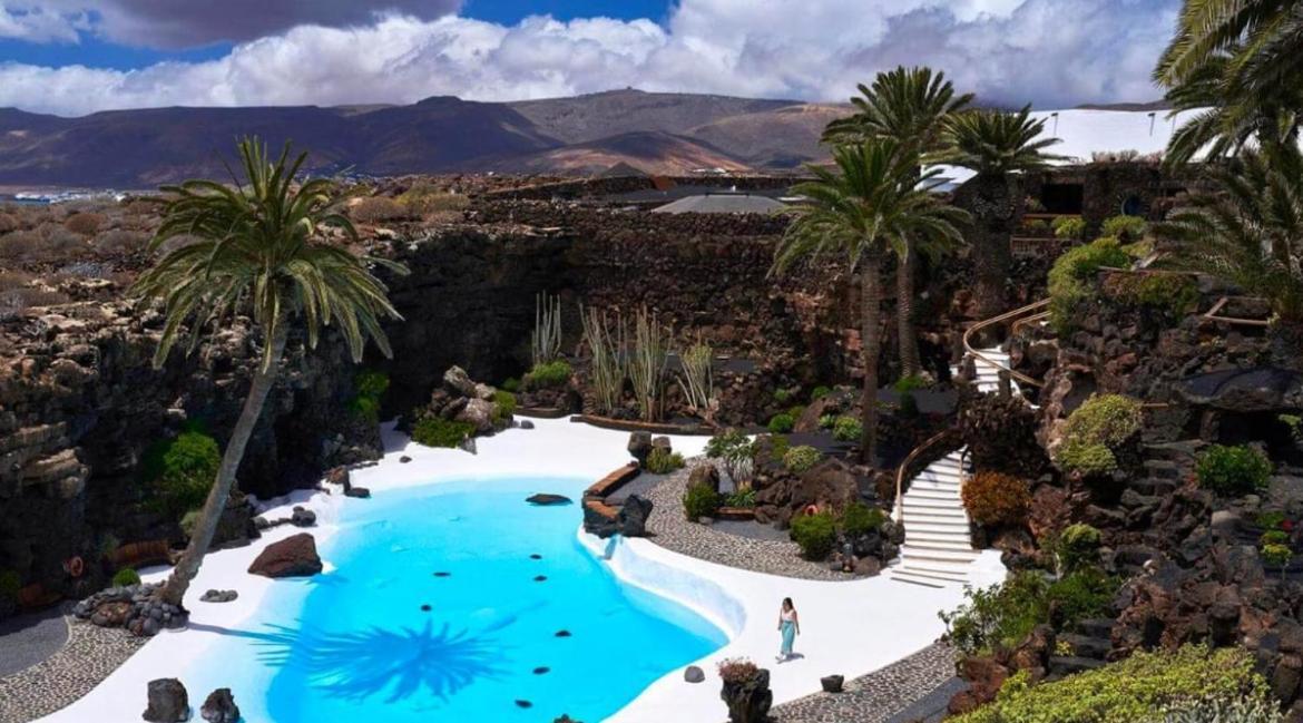 Lanzarote Casa Volcanica-Anclada Sobre La Lava Del Volcan Montana Blanca Exterior photo