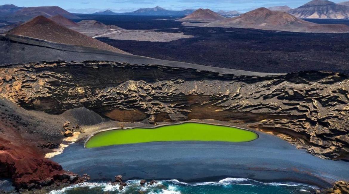 Lanzarote Casa Volcanica-Anclada Sobre La Lava Del Volcan Montana Blanca Exterior photo
